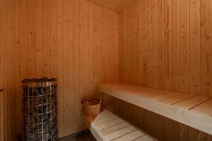 Vargen Fjällstuga med bastu och brasa i Idre