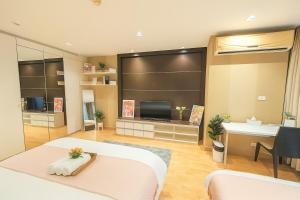 Cozy Urban Retreat in Sukhumvit Steps to BTS Nana