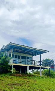 บ้านไร่ระเบียงฟ้า น้ำหนาว แคมป์ปิ้ง