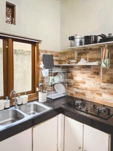 Room 2 at Villa Restu 5, King Room, Private Bath