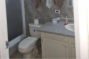 3-Bed House Sleeps 6 with Mountain Views