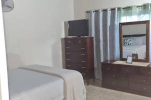 3-Bed House Sleeps 6 with Mountain Views