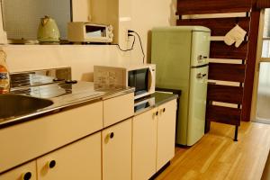 Out of Office Hostel by 旅路