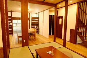 Out of Office Hostel by 旅路