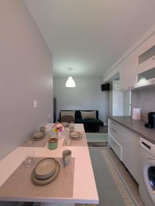 Apartament spatios, mobilat si utilat complet