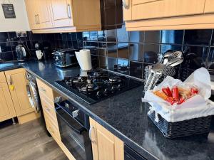 Stylish 3-Bed Family Pet-Friendly Home with Garden