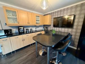 Stylish 3-Bed Family Pet-Friendly Home with Garden