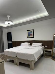 Fovahi shark view inn