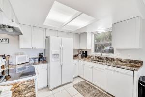 Blissful Beach Retreat BC