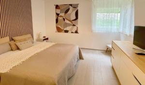 LAUSANNE PULLY sunny apartment on lakeside street and direct bus to Lausanne train station