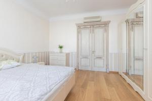 Riga Old Town 2 Bedroom and Office ArtDeco Apartment with Wifi and TV