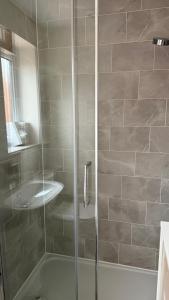 Two bedroom coach house in brooklands - MK