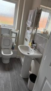 Two bedroom coach house in brooklands - MK