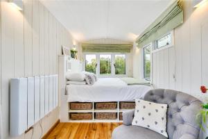 Badger Shepherds Hut