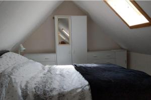 Tranquil Coastal Cottage with Stunning Views