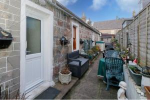 Tranquil Coastal Cottage with Stunning Views