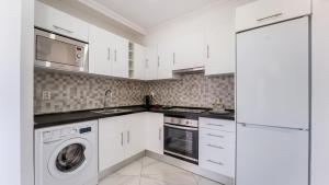 Bright 1BDR Flat in Albufeira by LovelyStay