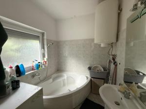 Chill & Pool Retreat Almádi - Ubytování bez kategorie ve městě Balatonalmádi