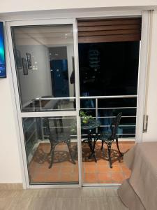 cerca de costa y centro con cochera