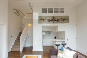 Quirky loft style apartment, 3DBR, Battersea