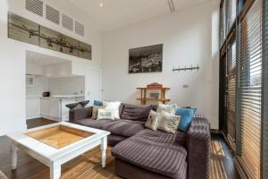 Quirky loft style apartment, 3DBR, Battersea