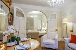 Luxury Boutique Duchess Suite in Historic Centre