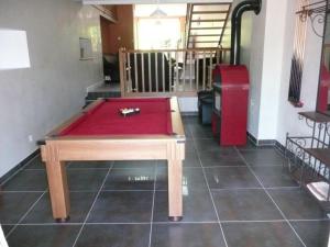 Gîte moderne avec billard et poêle à bois, proche de Mirecourt et Vittel, animaux bienvenus - FR-1-589-180