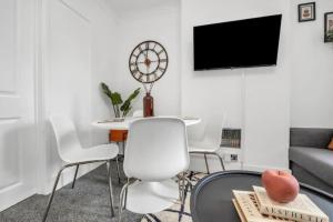 Wherstead Rd House By Homestyles Hosts Short Lets & Serviced Accommodation Suffolk With Free Parking