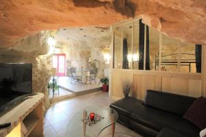 La Grotte Rouge, gîte troglodyte 6 personnes