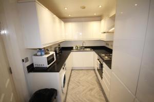 Holden Court Apartment - Apt 1