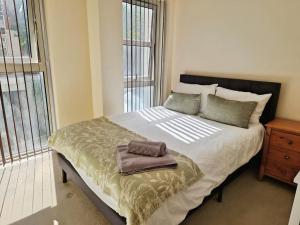 2 Bedroom Apartment with FREE Parking - Westbourne Park