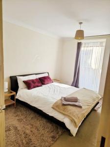 2 Bedroom Apartment with FREE Parking - Westbourne Park