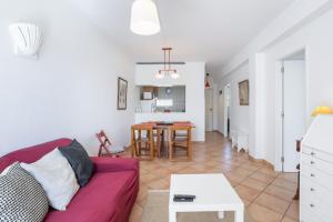 Cozy 2BR Apartment in Albufeira with Balcony, by Hopstays