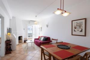 Casa de Zanão 1 in Albufeira - Cozy 2-Bedroom Apartment, by Hopstays