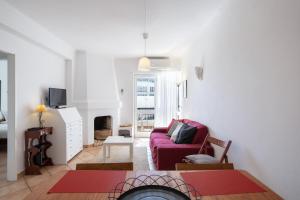 Cozy 2BR Apartment in Albufeira with Balcony, by Hopstays