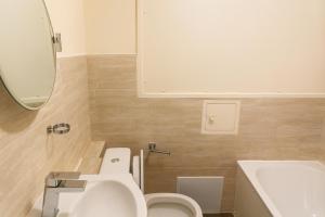 3 Bed - Sleeps 5 - Balcony - Ctrl London - Parking