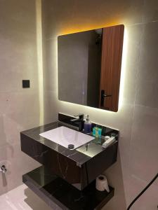 شقة فاخرة بغرفتين نوم وصالة