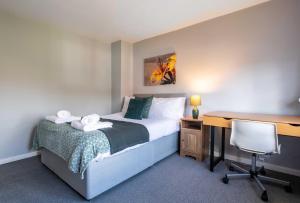 4 Bed Family & Contractor House with Games Room!