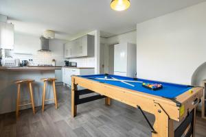 4 Bed Family & Contractor House with Games Room!