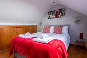 4 Bed Family & Contractor House with Games Room!