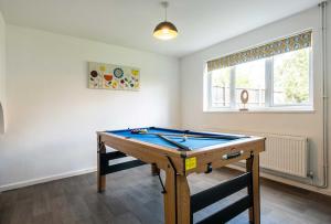 4 Bed Family & Contractor House with Games Room!