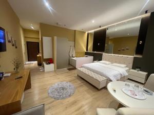 Luxury Jacuzzi Suite- Astir,Tirana