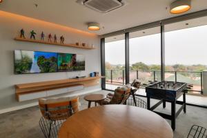 Just 100 meters from Shopping del Sol