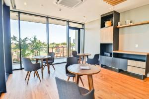 Stylish Retreat Steps from Shopping del Sol