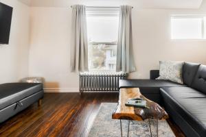Stylishly Remodeled Queen Victoria Loft