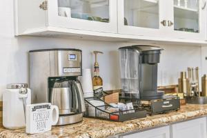 3 Unit Historic Charmer near Beach, Pier, Dining