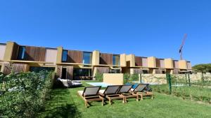 Casa Bougainvillea by CleverDetails, private pool "heated", walk distance