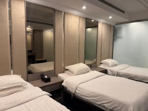 اجنحة امواج الحمراء1