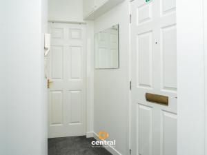 Trades Lane by CENTRAL SERVICED APARTMENTS - Cosy 1 Bedroom - Central Location - Walk Away from Waterfront - Walk Away to Bus & Train Station - Long Stays Welcome