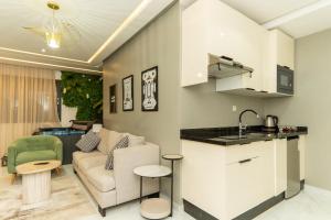 Luxurious apartment ,hot tub